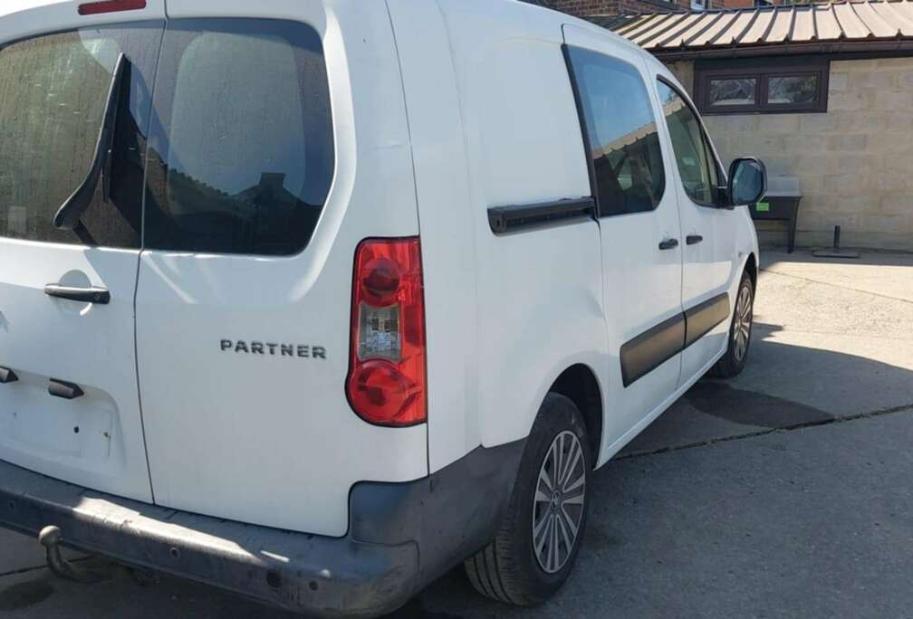 Peugeot 1.6 HDi L1H1 Confort 122 Utility