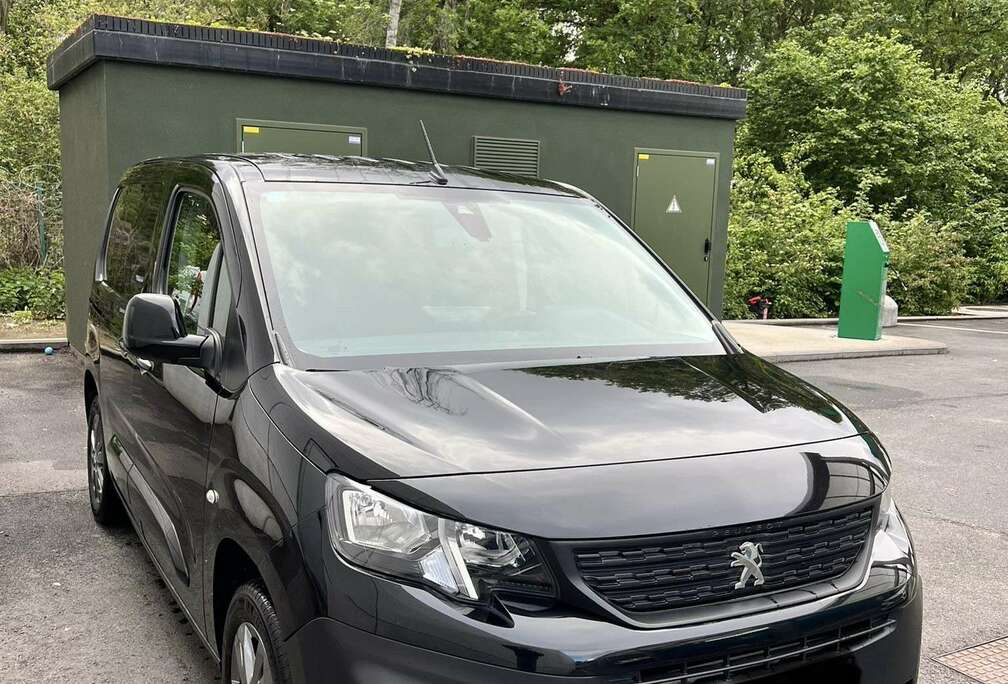 Peugeot 1.5 BlueHDi L1 STD Light S/S (EU6.4)