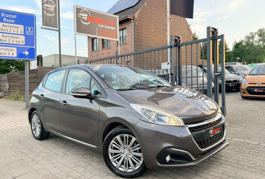 Peugeot 208 1.2i  Signature S  94000 km  Garantie