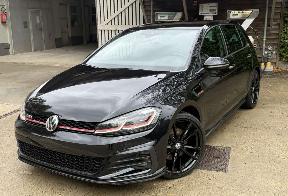 Volkswagen DYN Audio!   Mich Pilot 4s!   Apple Carplay!