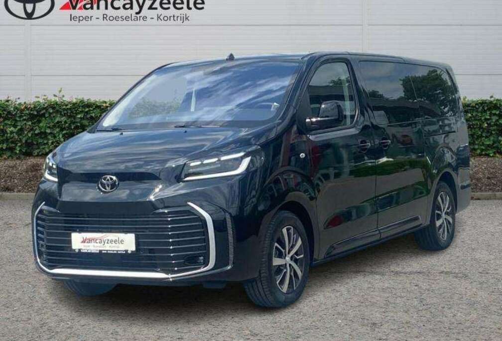 Toyota Family 8pl+cam+nav+sens V+A