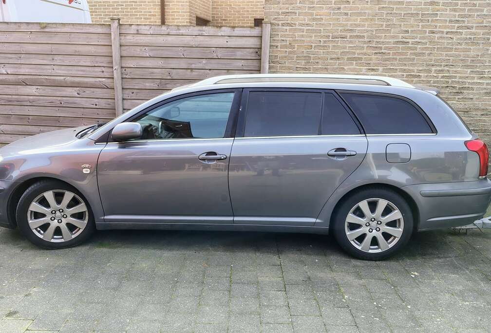 Toyota Avensis SW 2.0 Turbo D4D 16v Linea Sol