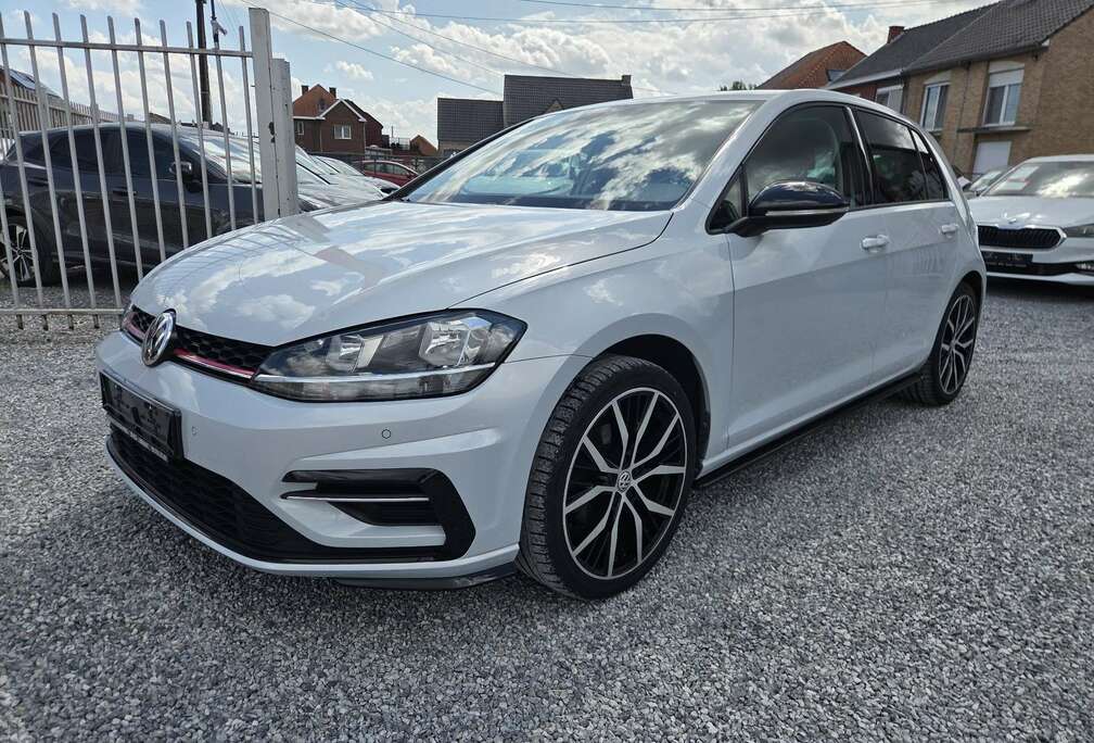 Volkswagen 1.0 TSI R-LINE!!!☆NAVI☆CAM☆ADAPCRUISE☆CARPLAY☆DAB☆