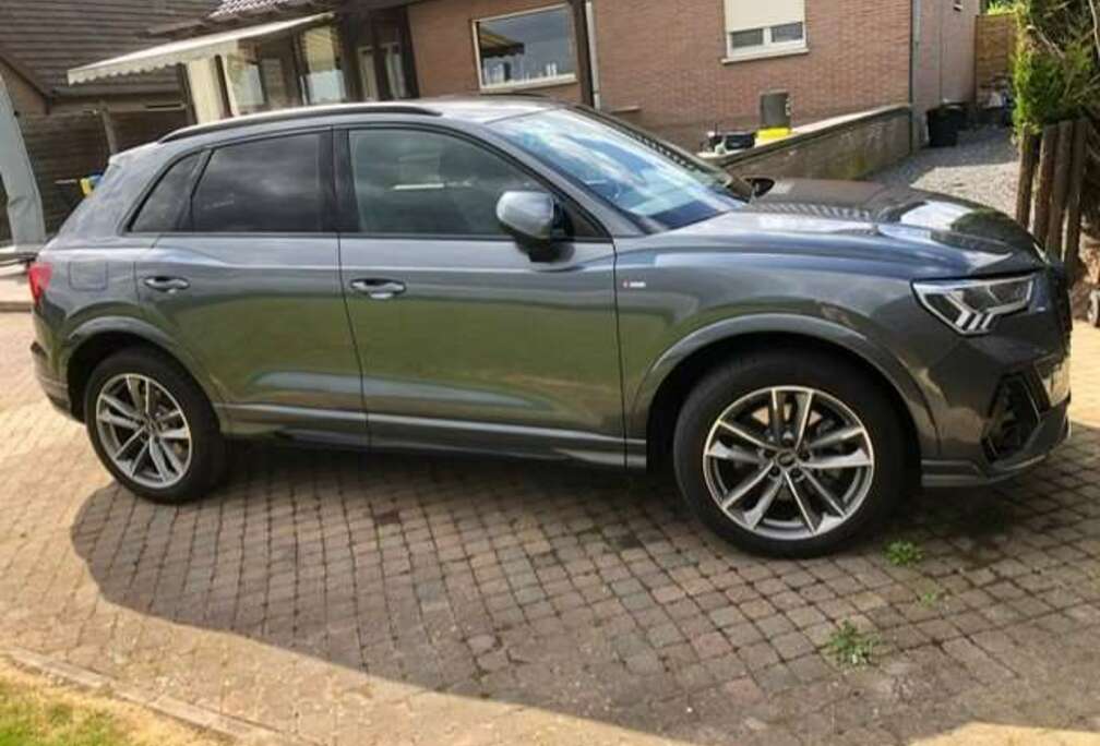 Audi Q3 45 TFSIe S tronic S line