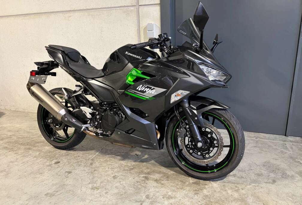 met Akrapovic, perfect voor A2