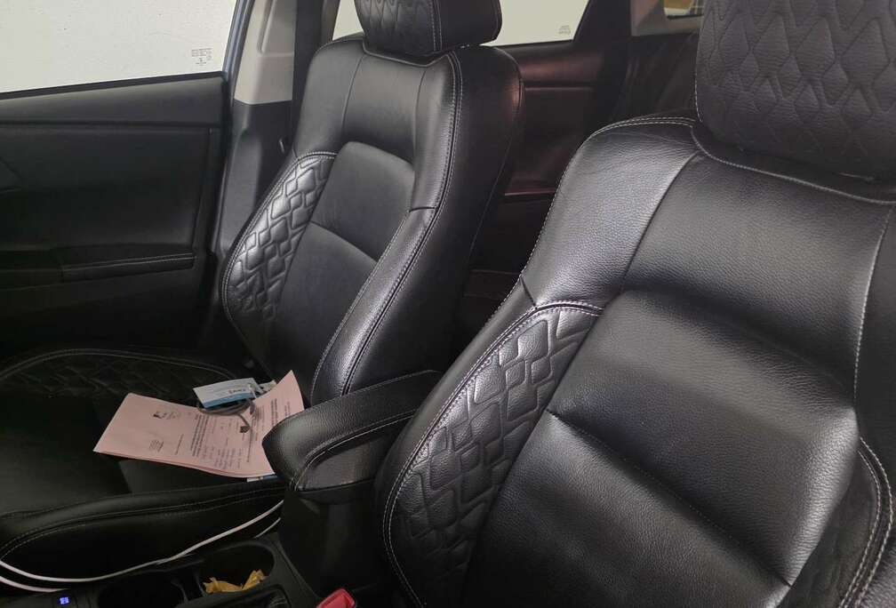 Toyota HEV 1.8i HSD Lounge E-CVT