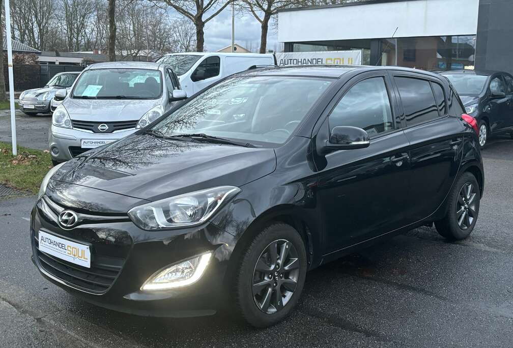 Hyundai 1.4i, 2014, 106.780km, Autom., Airco, 12m Garantie