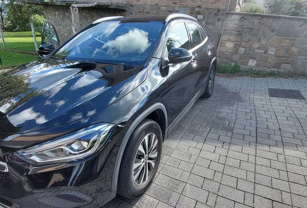 Mercedes-Benz GLA 180 d Essential Line