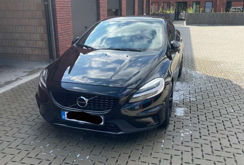 Volvo 2.0 T2 Black Edition GPF (EU6d-TEMP)