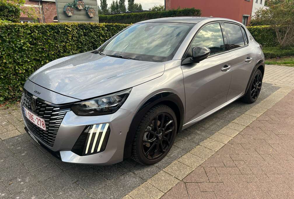 Peugeot GT line 1.2 i/6998 km/alcantara/panorama dak