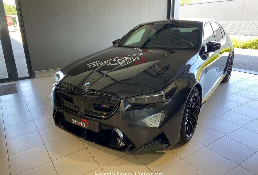 BMW M5 /38gr co²/ BIJ DRIESEN IN BREE  089/461610