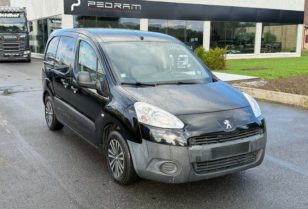 Peugeot 1.6 HDi L2H1 Confort 121