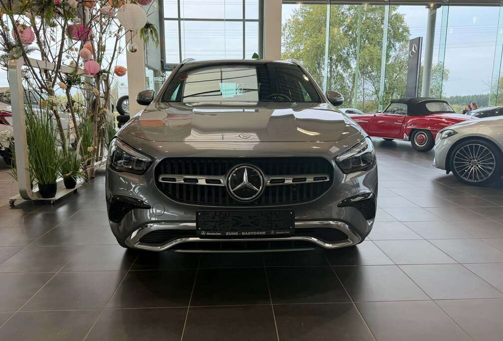 Mercedes-Benz GLA 180 Luxury Line - GARANTIE 24 MOIS - CAR PLAY - VOLANT CHAUFFANT - CAMERA - LED