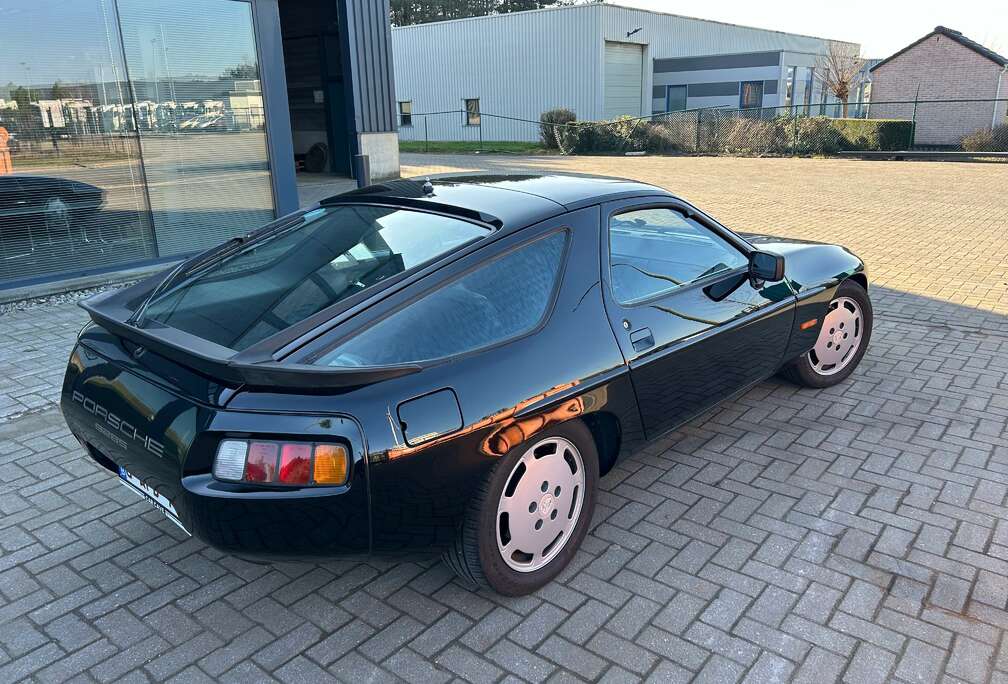 Porsche 928S