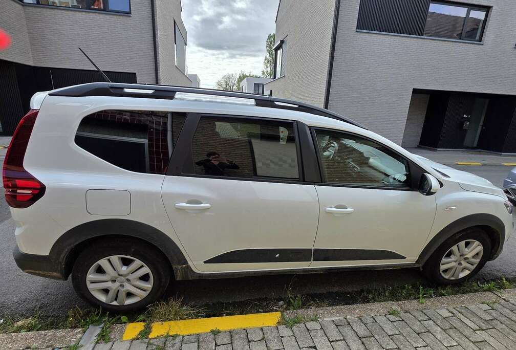 Dacia Expression Hybrid 7 places