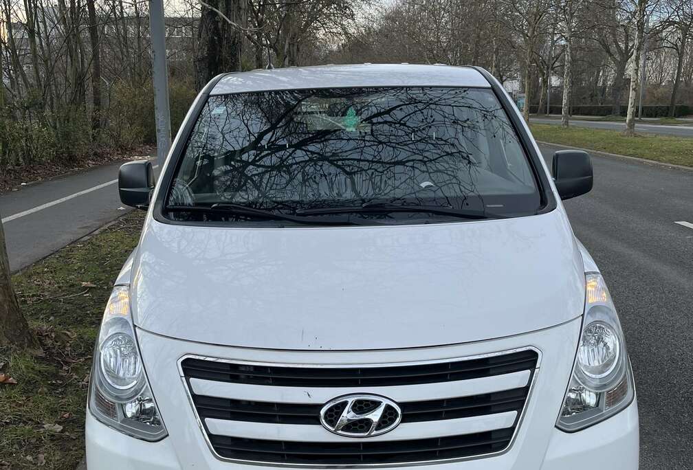 Hyundai 2.5 CRDi Travel 5 seater (EU5)