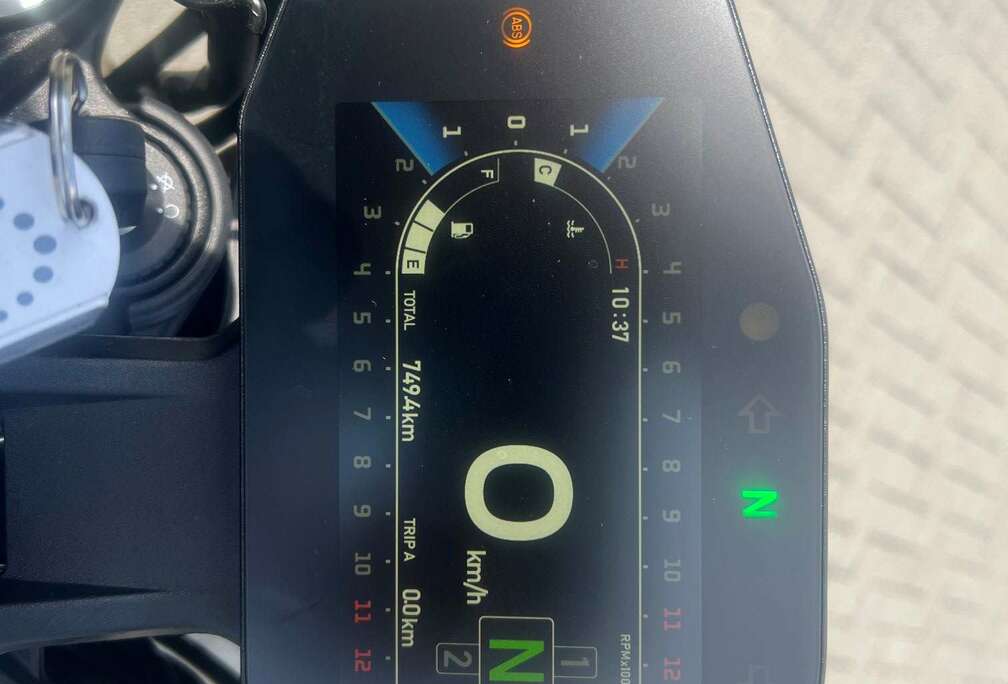 800