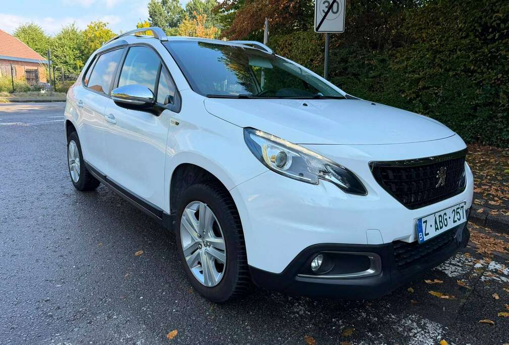 Peugeot 2008 1.2i  Style