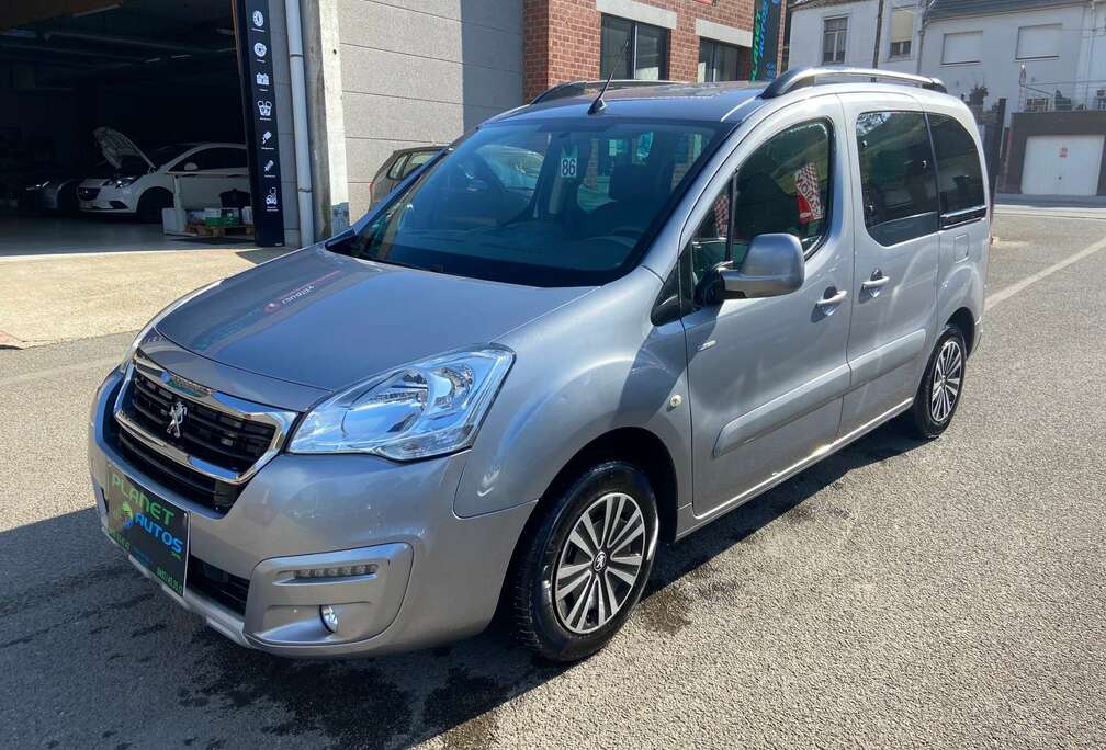 Peugeot 1.2 ESSENCE 110 CV AIRCO 5 PORTES GARANTIE 12 MOIS