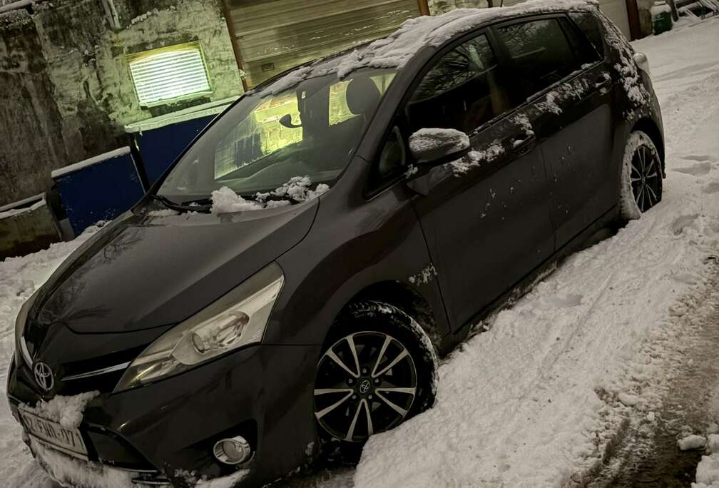 Toyota 2.0 D-4D Skyview 5pl.