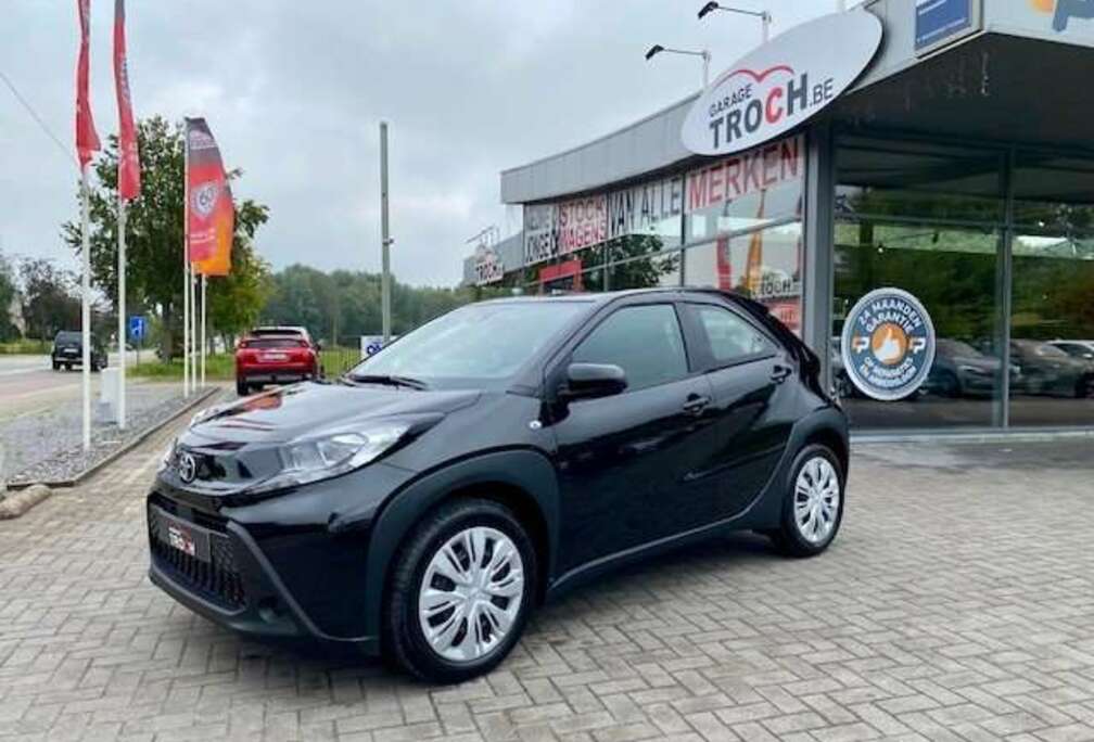 Toyota X 1.0i VVT Business ED. CVT Camera/App connect...