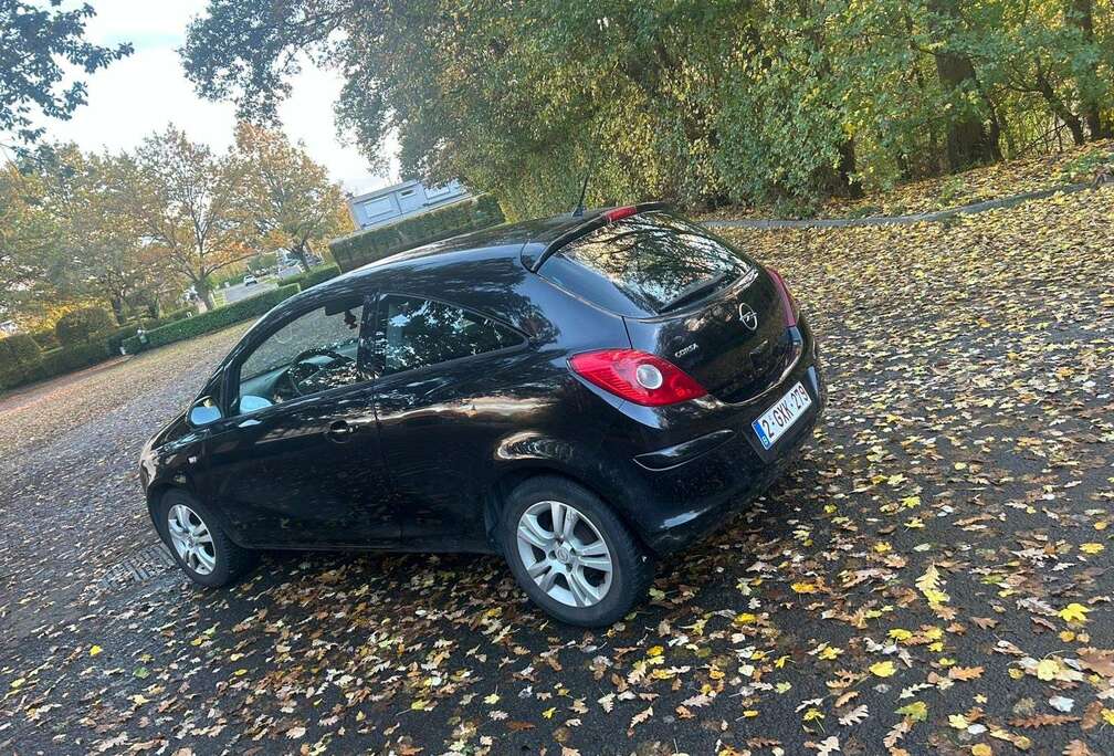 Opel Opel Corsa D/ Benzine/ 1.0/ Zeer Proper /Navigatie