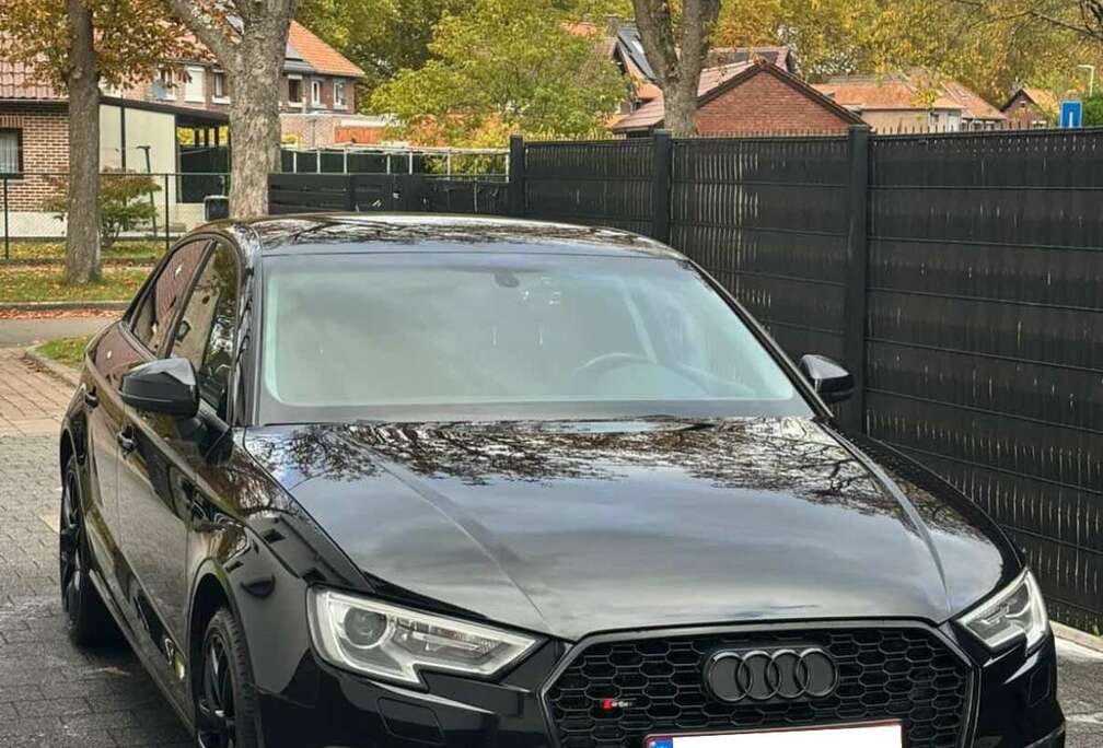 Audi Audi A3 Sedan 1.0 TFSI  08/2019  LED  BI-XENON