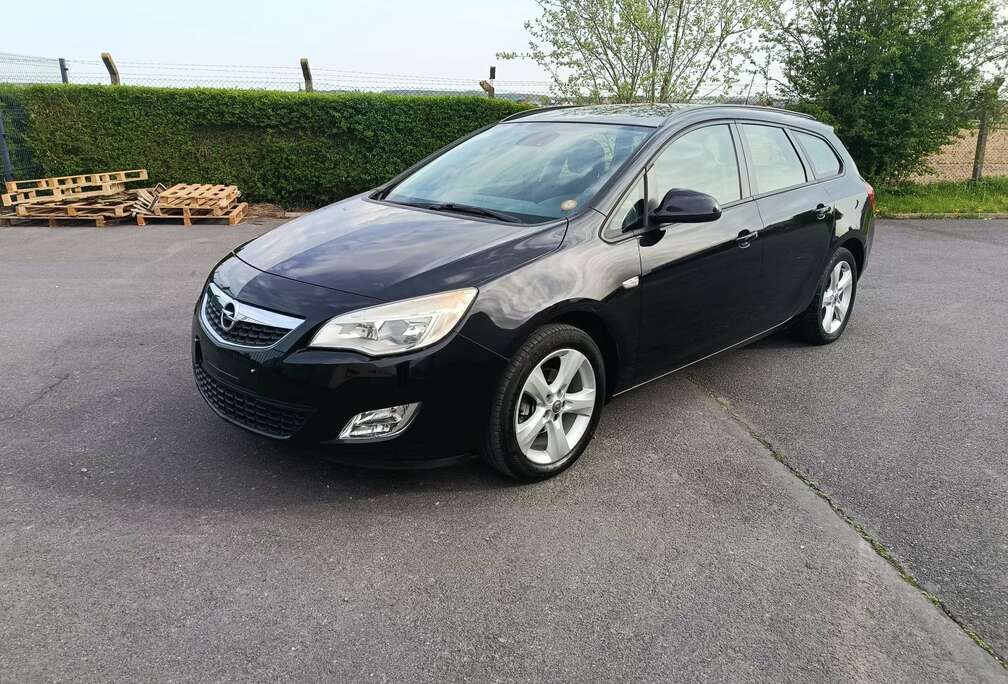Opel Astra Sports Tourer 1.6i Cosmo