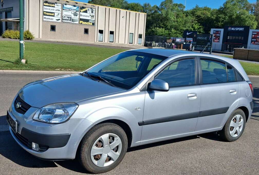 Kia 1.5 CRDi  AIRCO DA VC VTEL Aventura ATT REM