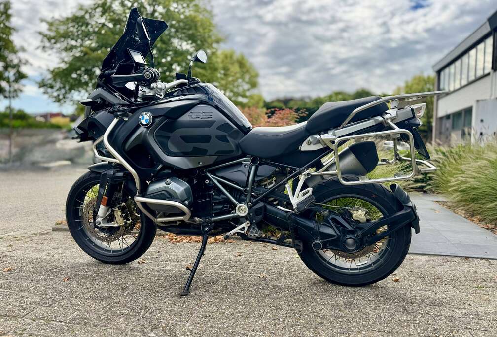 BMW Adventure - Triple Black