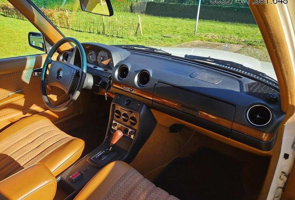 Mercedes-Benz E (W123) Oldtimer \