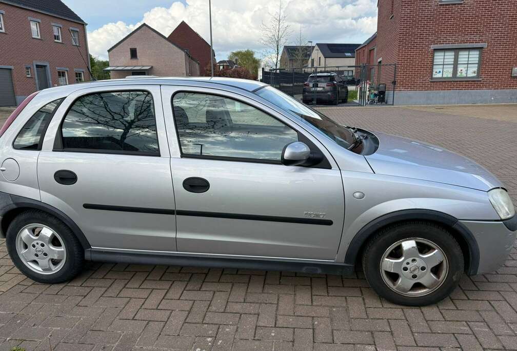 Opel 1.2i XE 16v Edition 2000