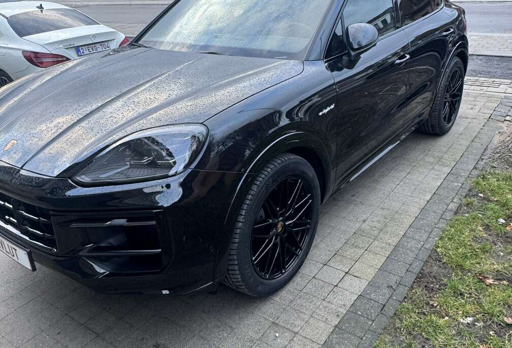 Porsche S E-Hybrid Tiptronic