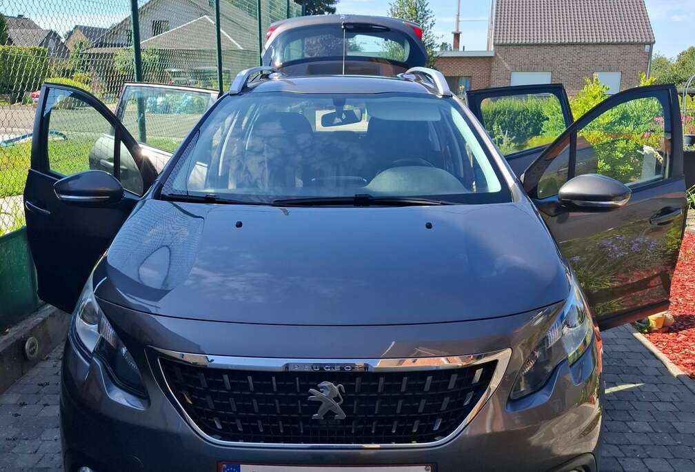 Peugeot 2008 1.2i PureTech Style
