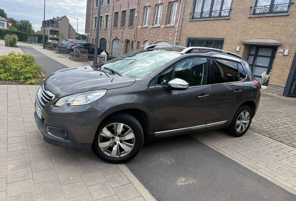 Peugeot 2008 1.6i essence Allure Cuir Clim Navigations *1er Main Etat Neuve*