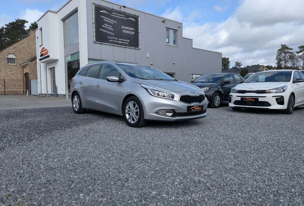 Kia 1.4i World Edition  CAMERA  NAVI  HANDSFREE