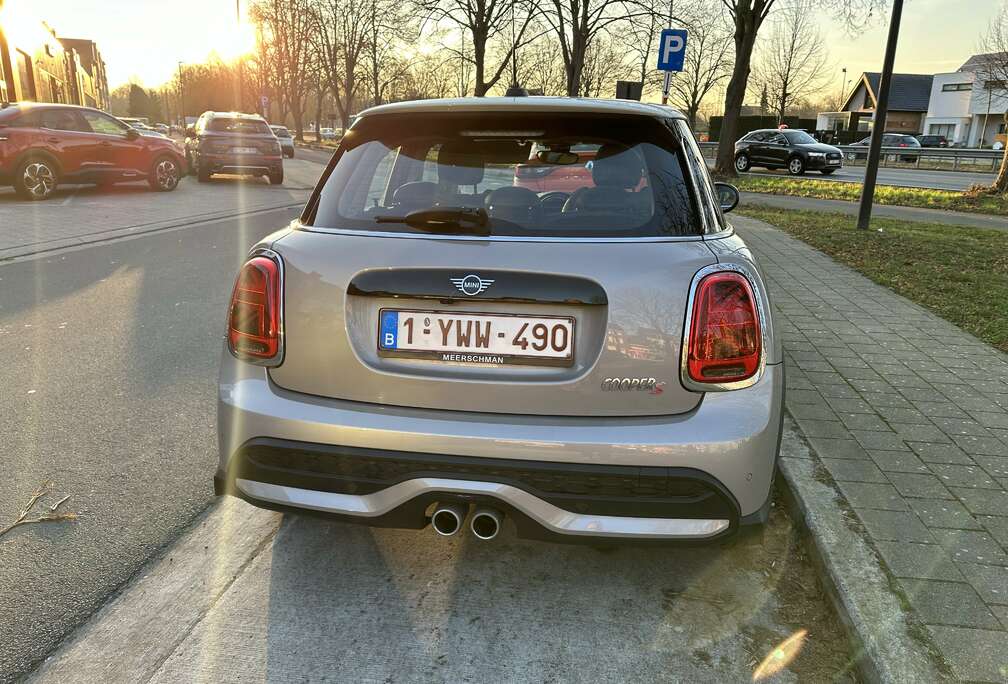 MINI Aut. Essential Trim