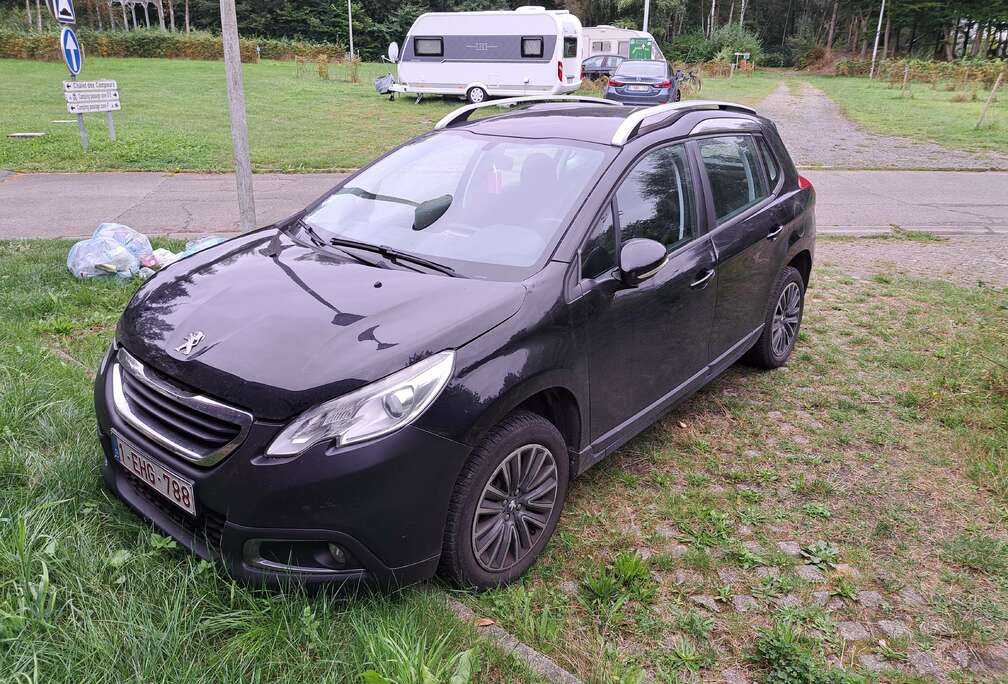 Peugeot 2008 1.2i PureTech Urban Cross