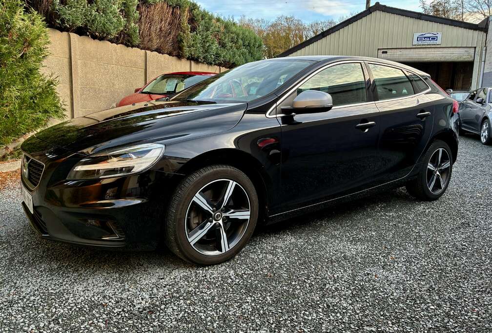 Volvo V40 1.5 T2 AUT. R-Design Geartronic 74863 km