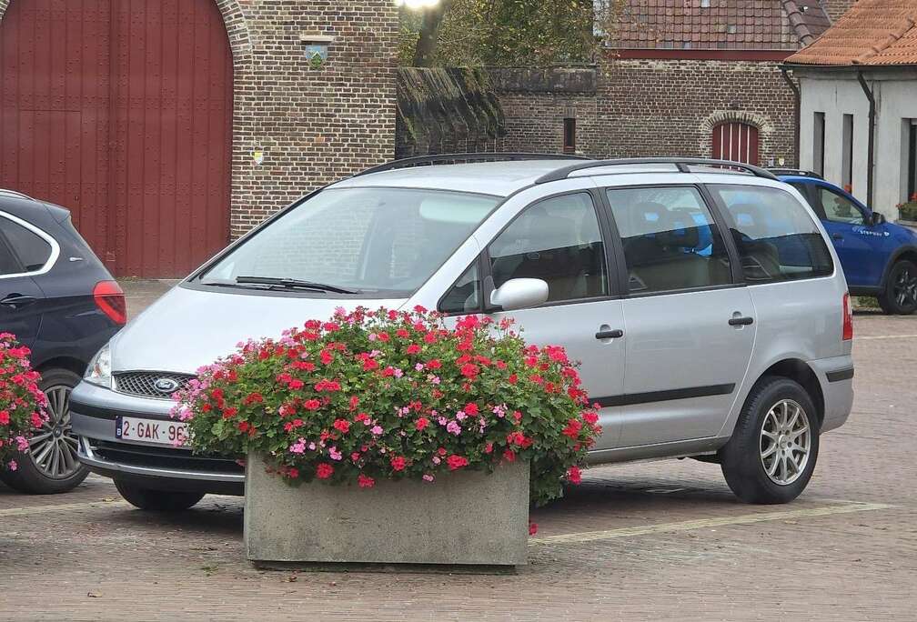 Ford Deze prijs is met keuring.