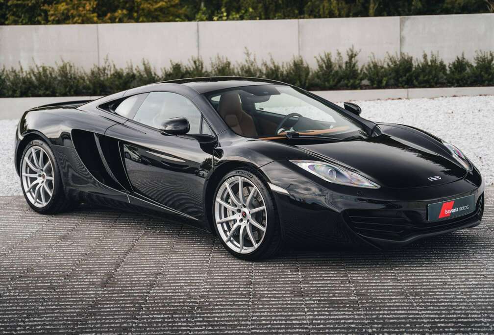 McLaren Coupé / Fire Black / Carbon / Meridian Sound System