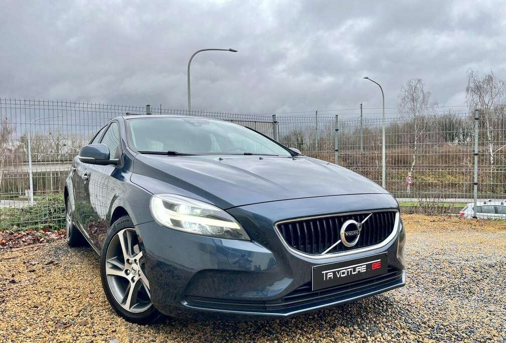 Volvo 2.0 D2 Momentum FULL-LED/NAVI/TOIT-PANO/PDC/CRUISE