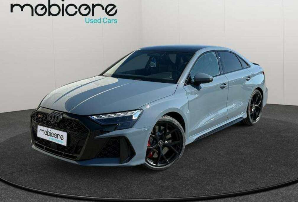 Audi Limousine / Essence