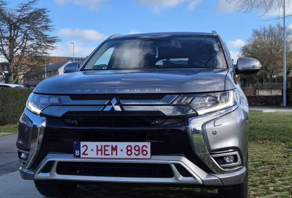 Mitsubishi PHEV 2.4i 4WD Intense
