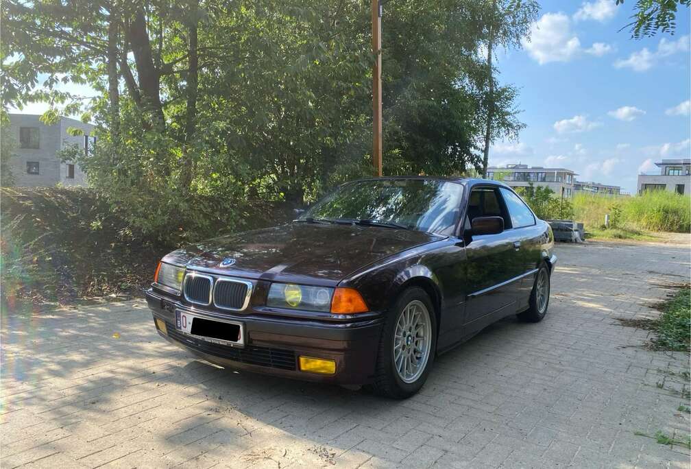 BMW 320i coupé Ancetre/Oldtimer 1992 6 Cylindres