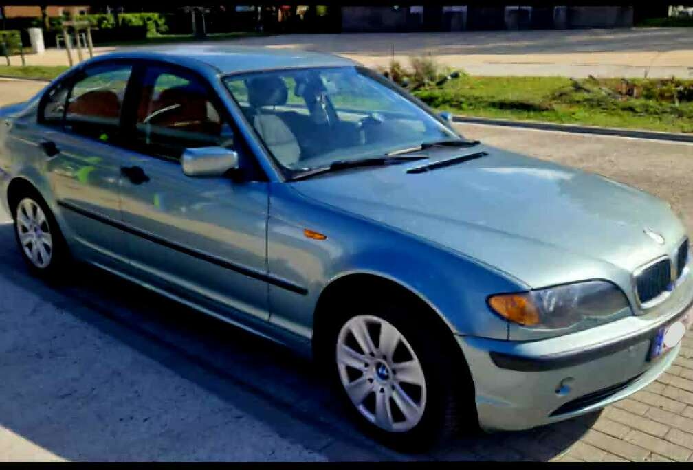 BMW Sedan 318i