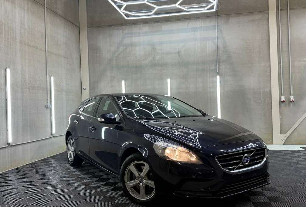 Volvo 2.0 DIESEL/PDC/NAVI/AIRCO/CRUISE