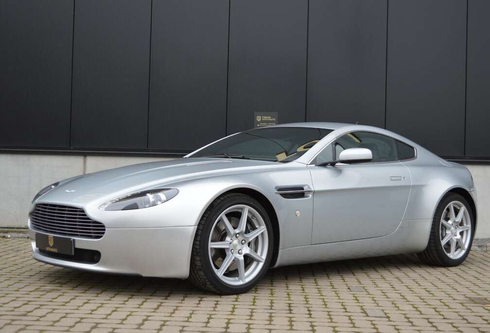 Aston Martin V8 Coupé 4.3i Manual gearbox Full history