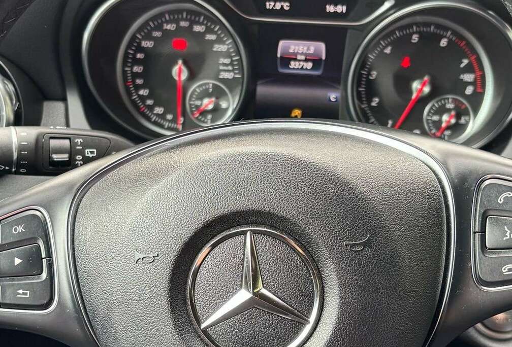 Mercedes-Benz GLA 180 AMG Line