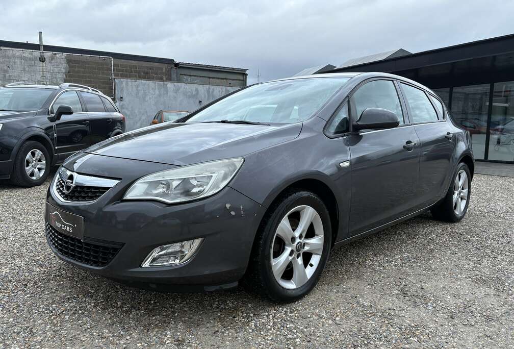 Opel Astra 1.7 CDTi ECOTEC Cosmo DPF